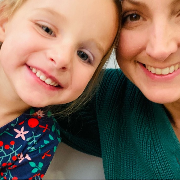 Meet your Posher, Alyssa - Picture 2 of 2